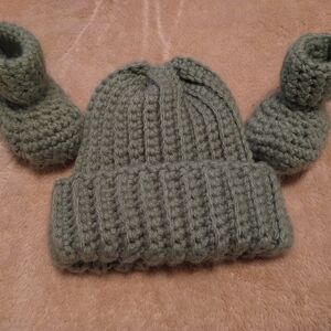Cozy Crochet Baby Hat and Booties Set - Green